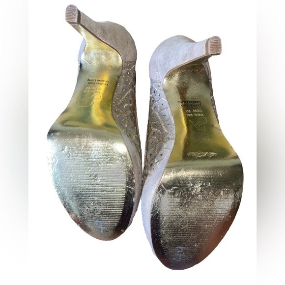 Adrianna Papell Jamie Peep Toe Classic Pumps, Gold Size 6 - Picture 6 of 9